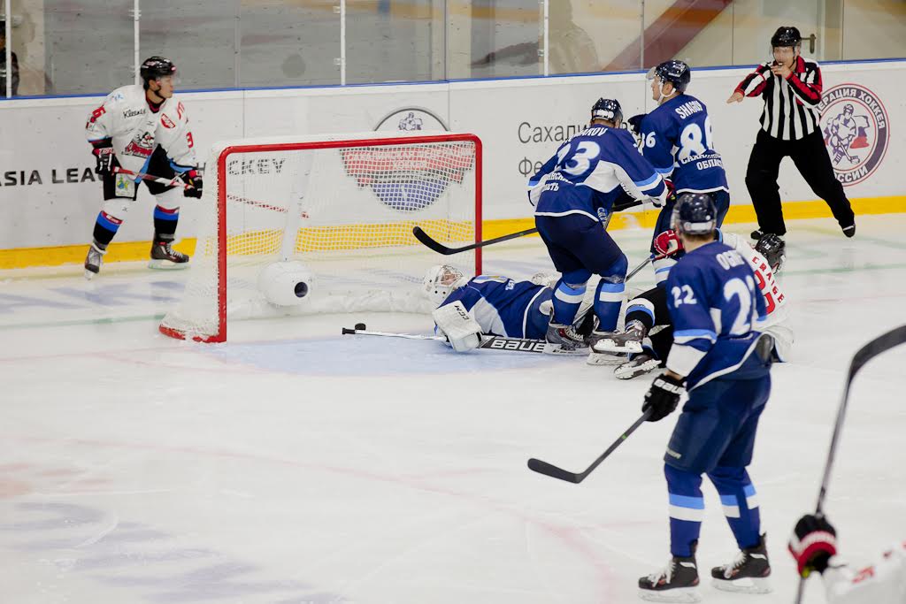 Единственная шайба в воротах "Сахалина"