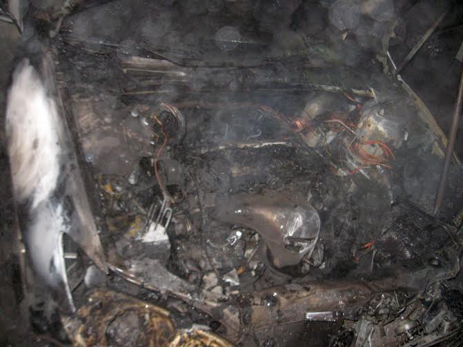 Неизвестные в Иркутске подожгли автомобиль Toyota Camry ночью 11 сентября