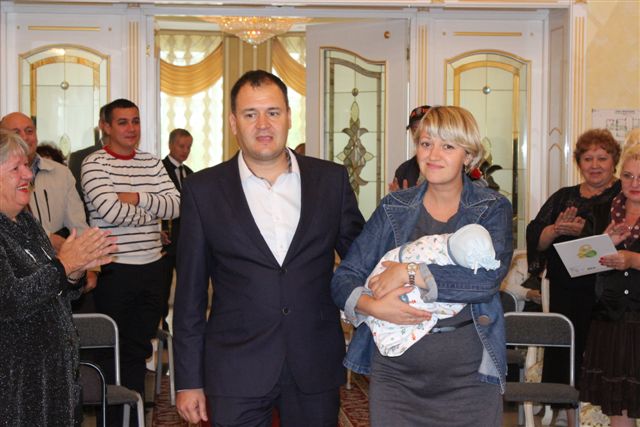 Тысячный младенец стал главным виновником торжества