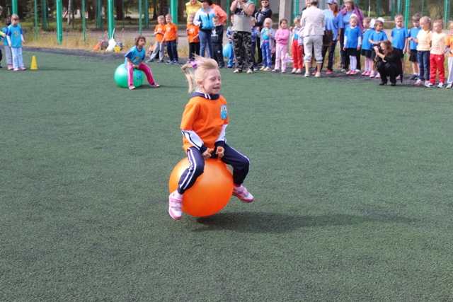 Веселыми стартами отметили начало учебного года дошкольники Биробиджана