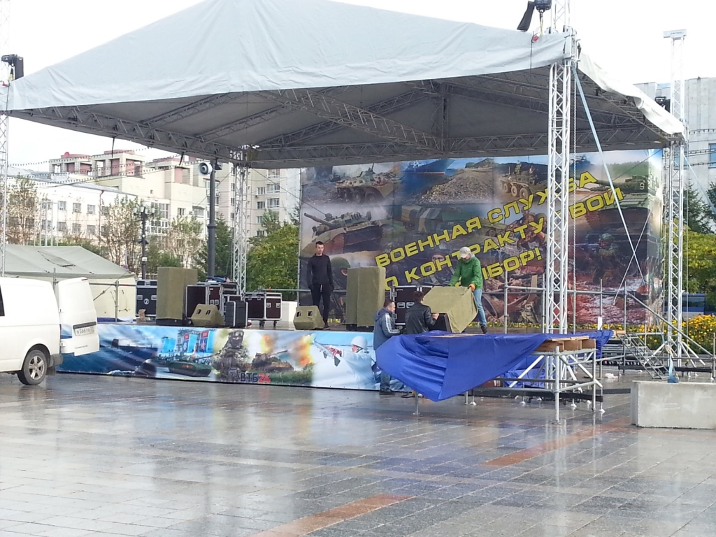 Площадь Ленина в Хабаровске превратилась в большой призывной пункт