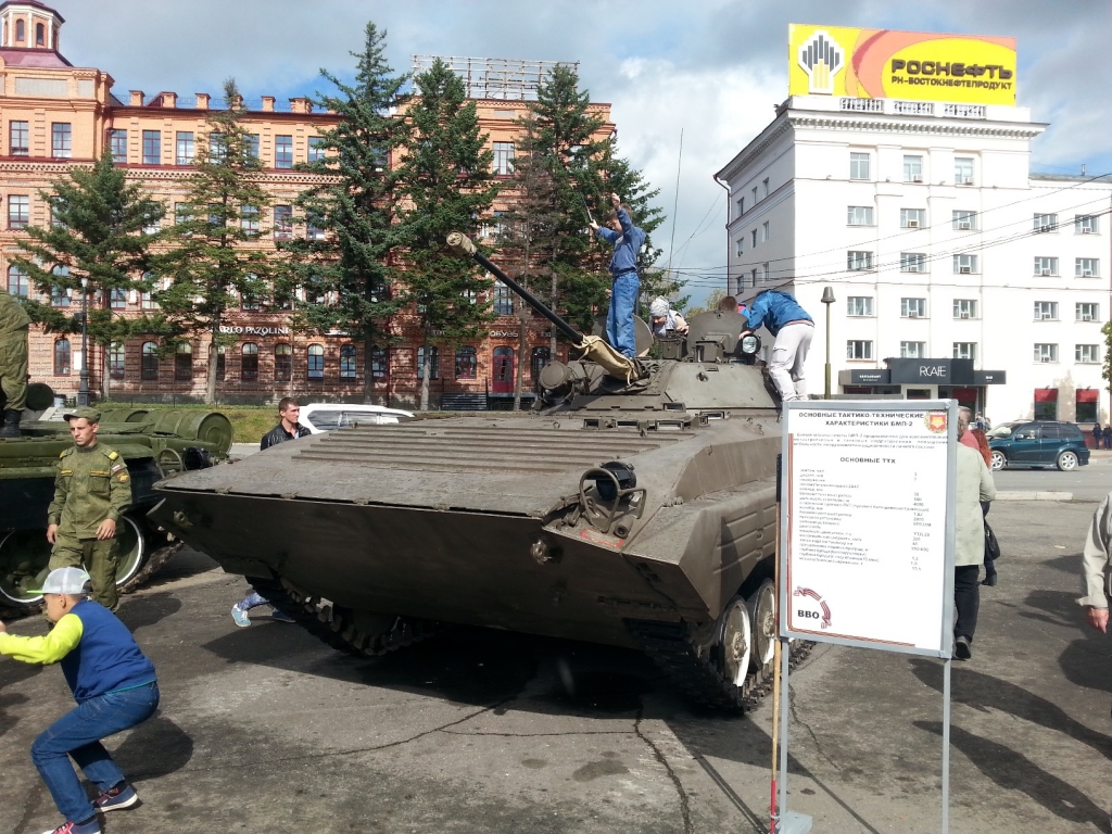 Площадь Ленина в Хабаровске превратилась в большой призывной пункт