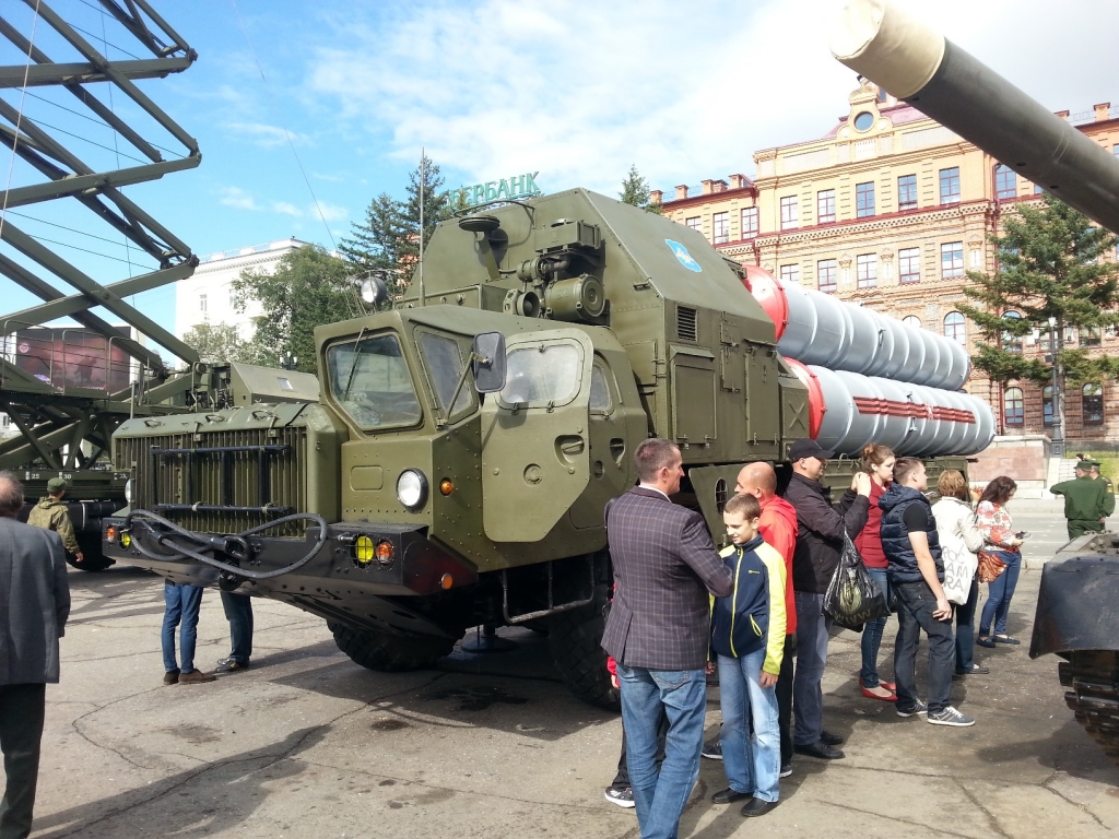 Площадь Ленина в Хабаровске превратилась в большой призывной пункт