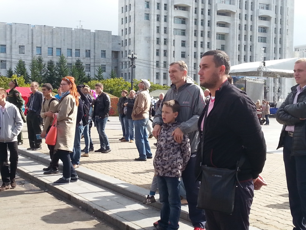 Площадь Ленина в Хабаровске превратилась в большой призывной пункт