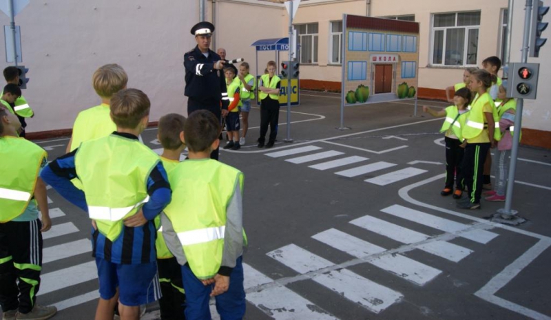 "Дорожные ловушки" расставили полицейские воспитанникам детского дома №2 Биробиджана