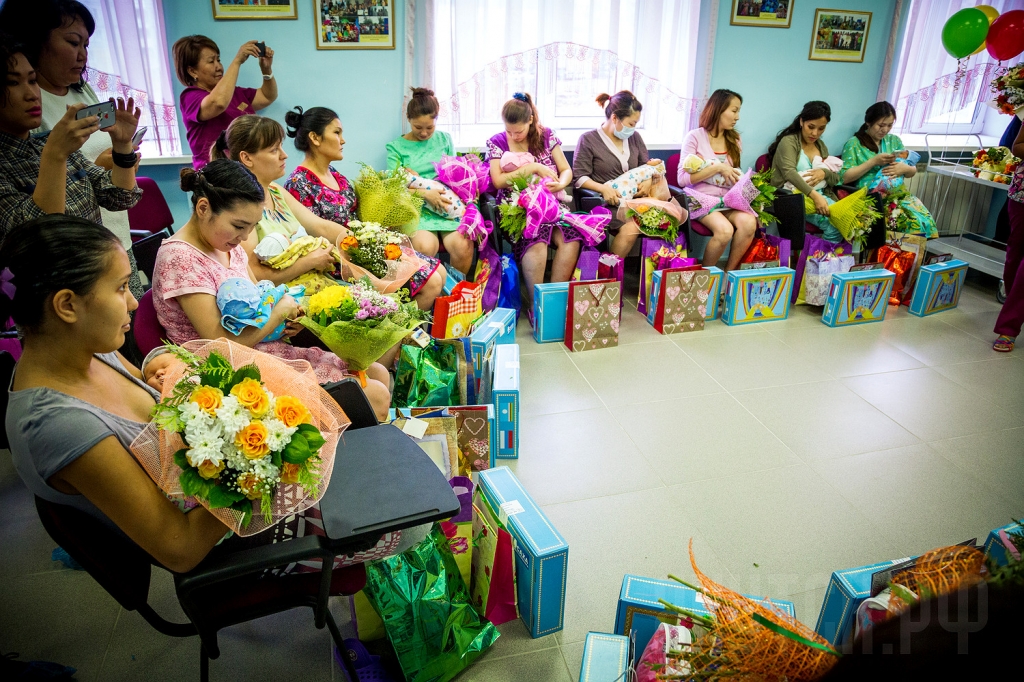 Новорожденные с мамами