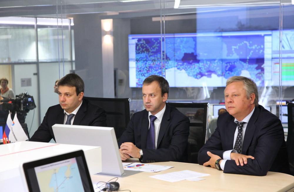 Заместитель Председателя Правительства РФ Аркадий Дворкович, Заместитель Министра связи и массовых коммуникаций РФ Дмитрий Алхазов и Президент ПАО "Ростелеком" Сергей Калугин