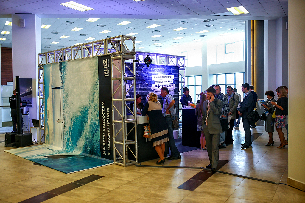 Выставочный стенд Tele2 на Дальинфокоме-2015
