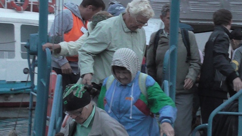 Теплоходы с острова Большого Уссурийского по-прежнему приходят перегруженными