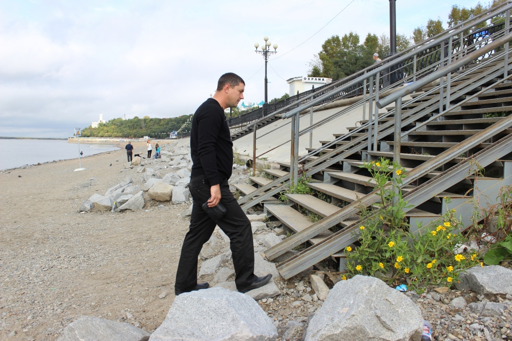 Хабаровчане рискуют здоровьем из-за плохого пандуса в районе Речного вокзала