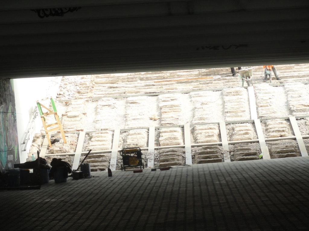 Мэр Хабаровска приказал открыть половину подземного перехода через улицу Дикопольцева