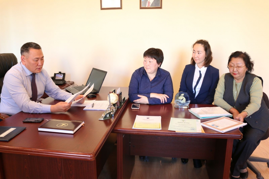 Премии минобра РФ в размере 60 и 30 тысяч рублей получили жители Якутии