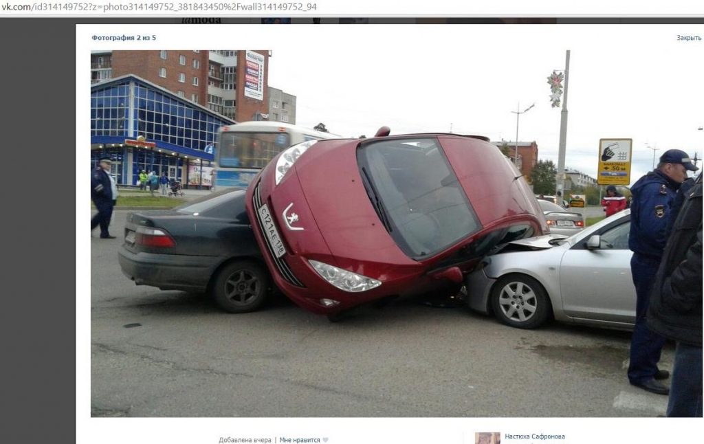 Автомобиль Peugeot с женщиной-водителем и двумя детьми перевернулся в Ангарске