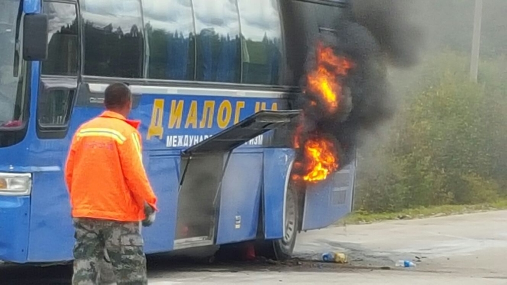 У автобуса загорелось колесо