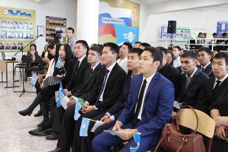 Студенты ССУЗов Якутска отметили День первокурсника в День государственности республики