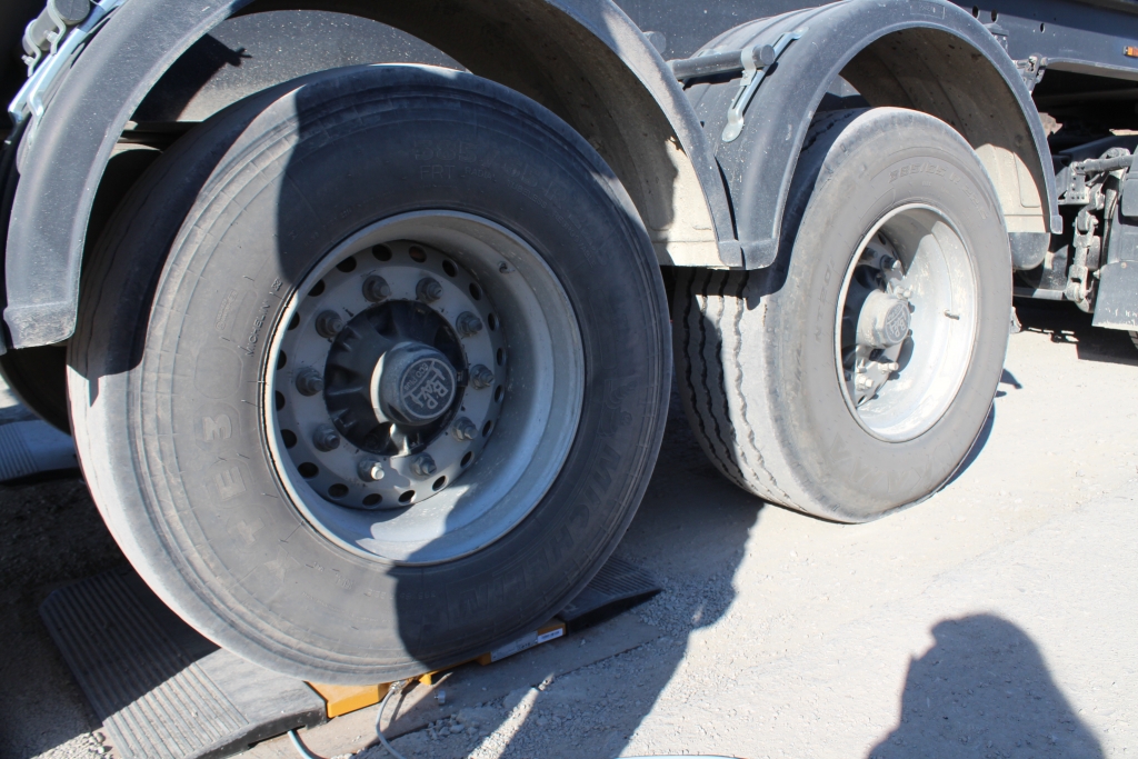 Процесс взвешивания на трассе "Умнас"