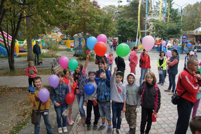 Более 1,5 тысячи школьников вышли на уборку Южно-Сахалинска