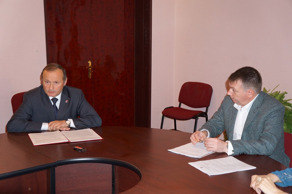 Председатель Общественной палаты Колымы Яков Радченко и уполномоченный по правам человека в Магаданской области Александр Суровцев