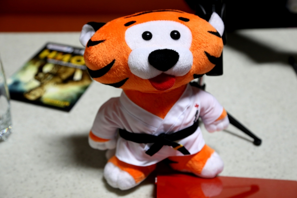 Многократный чемпион мира по кикбоксингу приехал в Хабаровск на премьеру фильма "Воин"