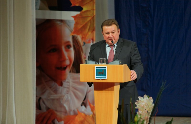 Награды лучшим учителям ЕАО вручил новый вице-губернатор области Олег Леховицер