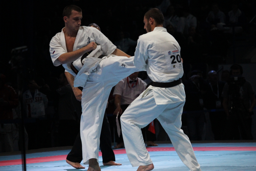 Полным ходом идут отборочные бои рамках ЧМ по киокусинкай в Хабаровске