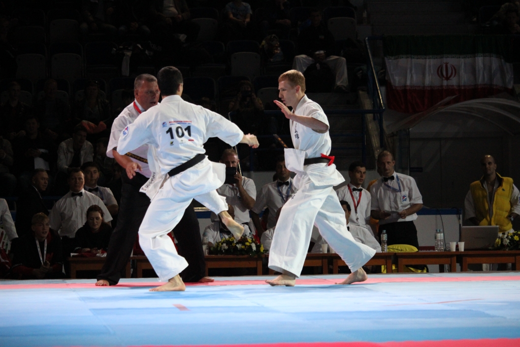 Полным ходом идут отборочные бои рамках ЧМ по киокусинкай в Хабаровске