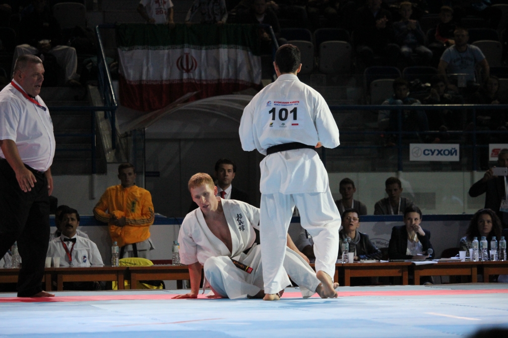 Полным ходом идут отборочные бои рамках ЧМ по киокусинкай в Хабаровске