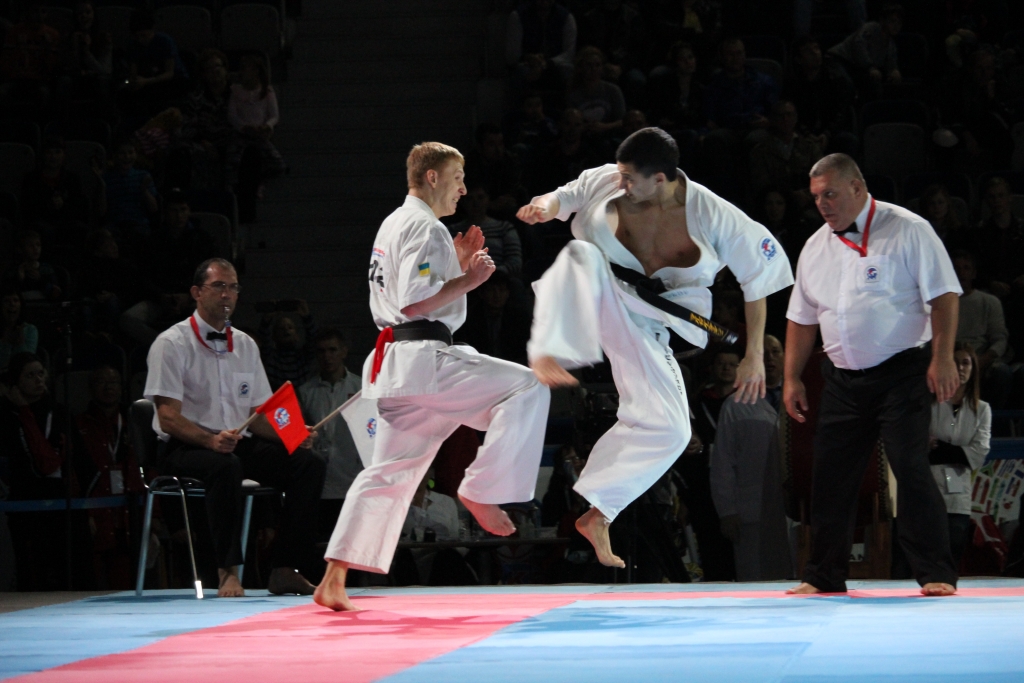 Полным ходом идут отборочные бои рамках ЧМ по киокусинкай в Хабаровске