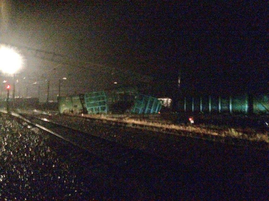 Перевернувшиеся вагоны 