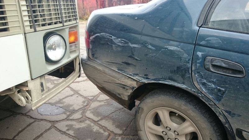 Иномарка и пассажирский автобус не поделили дорогу в Биробиджане