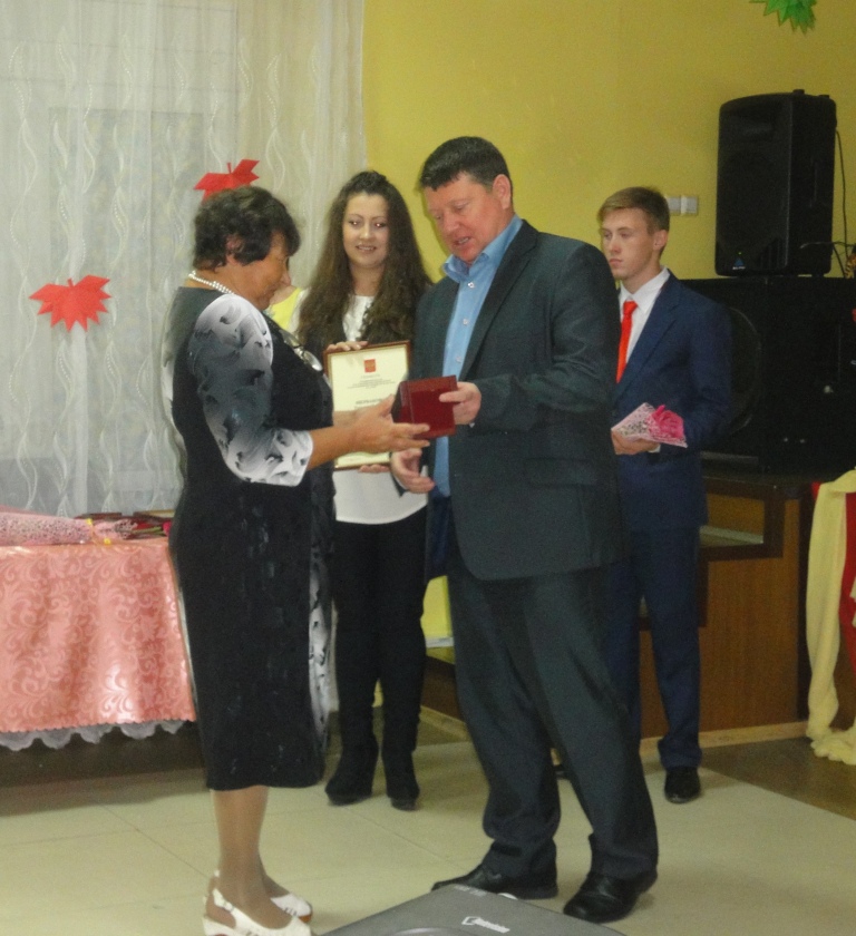 Премии главы Облученского района ЕАО вручил лучшим учителям Виктор Орёл