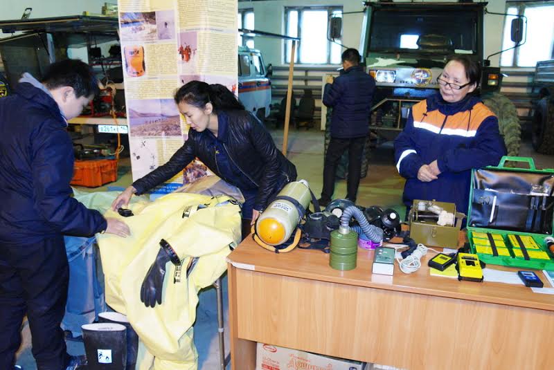 Якутские школьникии и студенты познакомились с работой спасателей