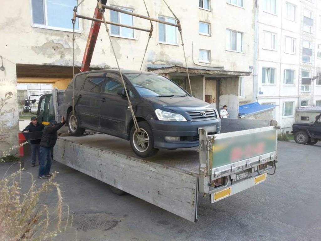 За долг в 100 тысяч рублей у магаданца забрали автомобиль ПАО "Магаданэнерго"