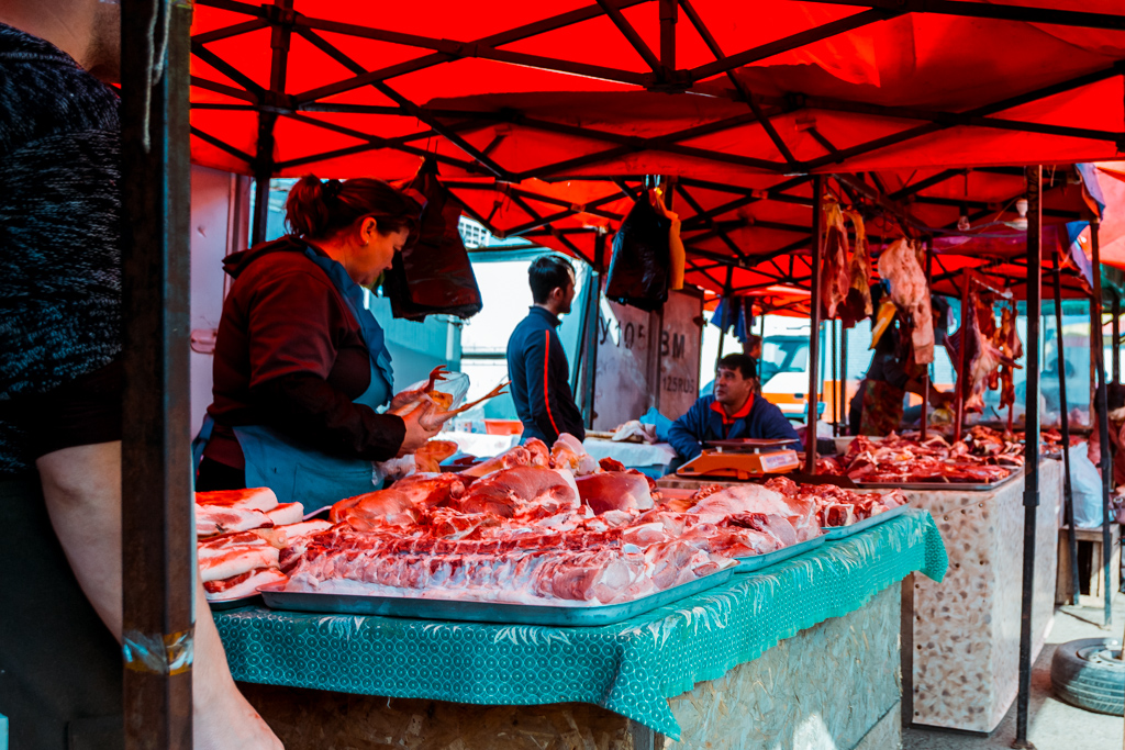 Обычный рынок. Продуктовый рынок Владивосток. Центральный рынок Владивосток. Рыбный рынок на спортивной во Владивостоке.