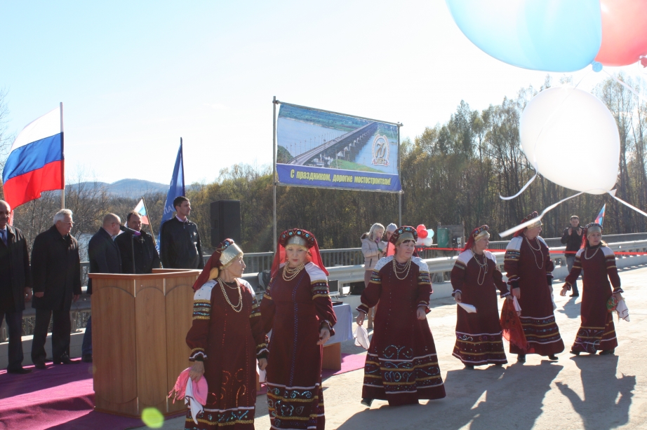 Новый участок и мостовой переход сдали на трассе "Селихино-Николаевск" в Хабаровском крае