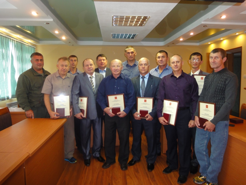 Вручение памятных медалей