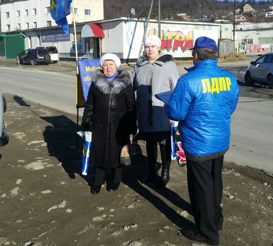 Первая встреча руководителей партии с горожанами в новом формате прошла в микрорайоне "Солнечный"