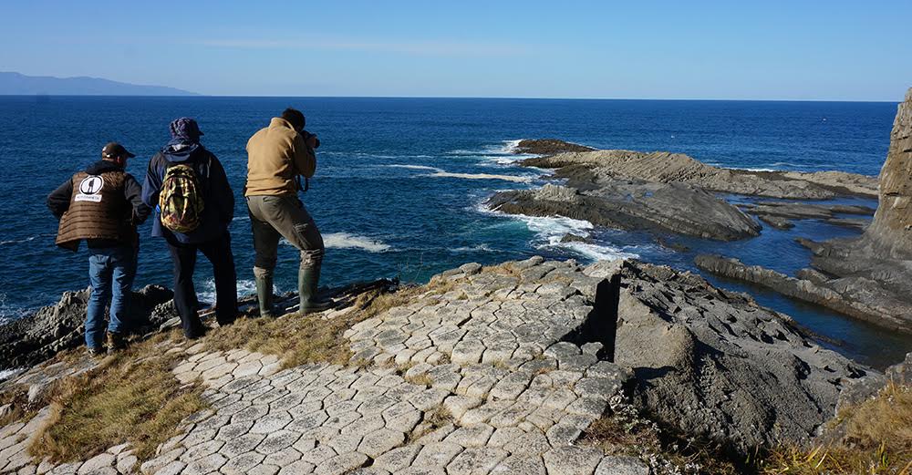 Фотограф-путешественник со съемочной группой телеканала "Моя планета" приехал на Кунашир
