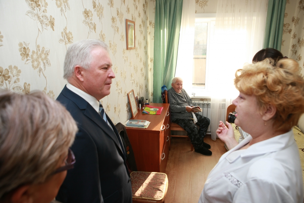 Глава Бурятии: Частных пансионатов для пожилых должно быть больше