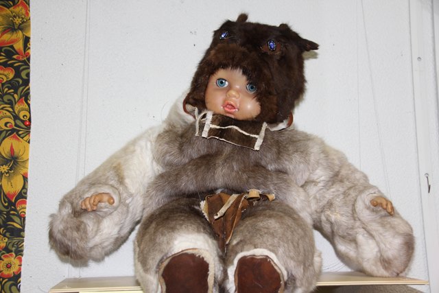 Более 200 кукол в в национальных костюмах народов мира поселились на выставке в Магадане