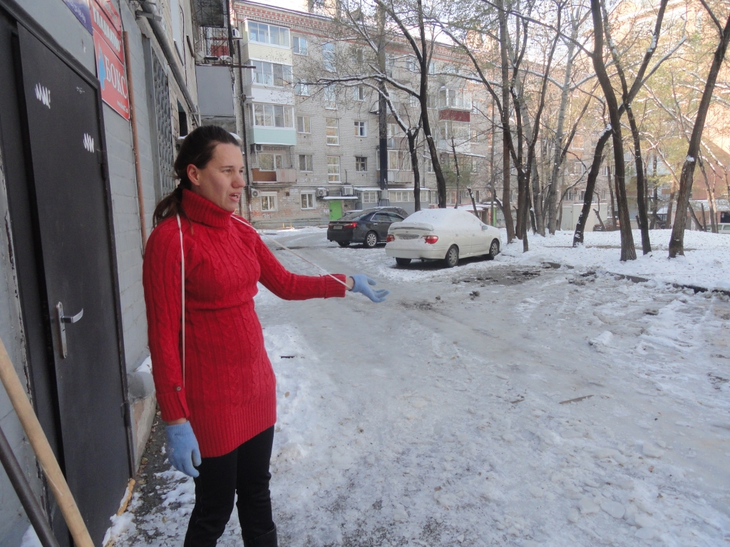 Гололедный период открылся в большинстве дворов Хабаровска