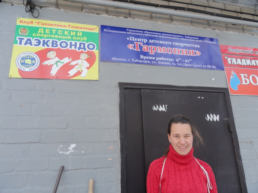 Гололедный период открылся в большинстве дворов Хабаровска