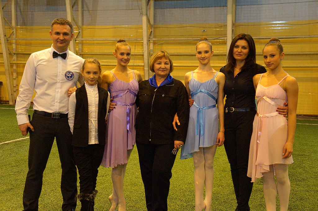 Семья Бурмистровых с гимнастками