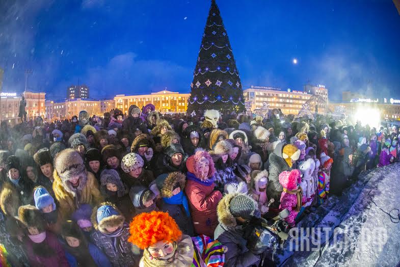 Первая новогодняя елка в стране зажжет свои огни в Якутске  Администрация г.Якутска