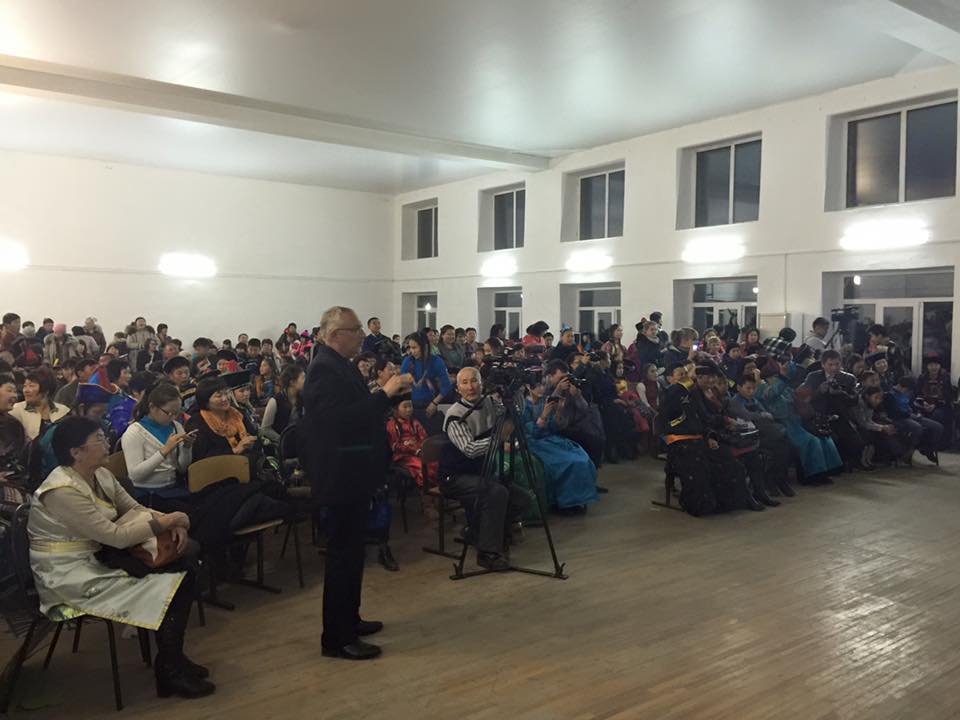 Послушать конкурсантов собралось более 300 человек