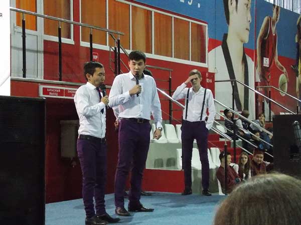 Выступление членов республиканской сборной "Морин Хур".