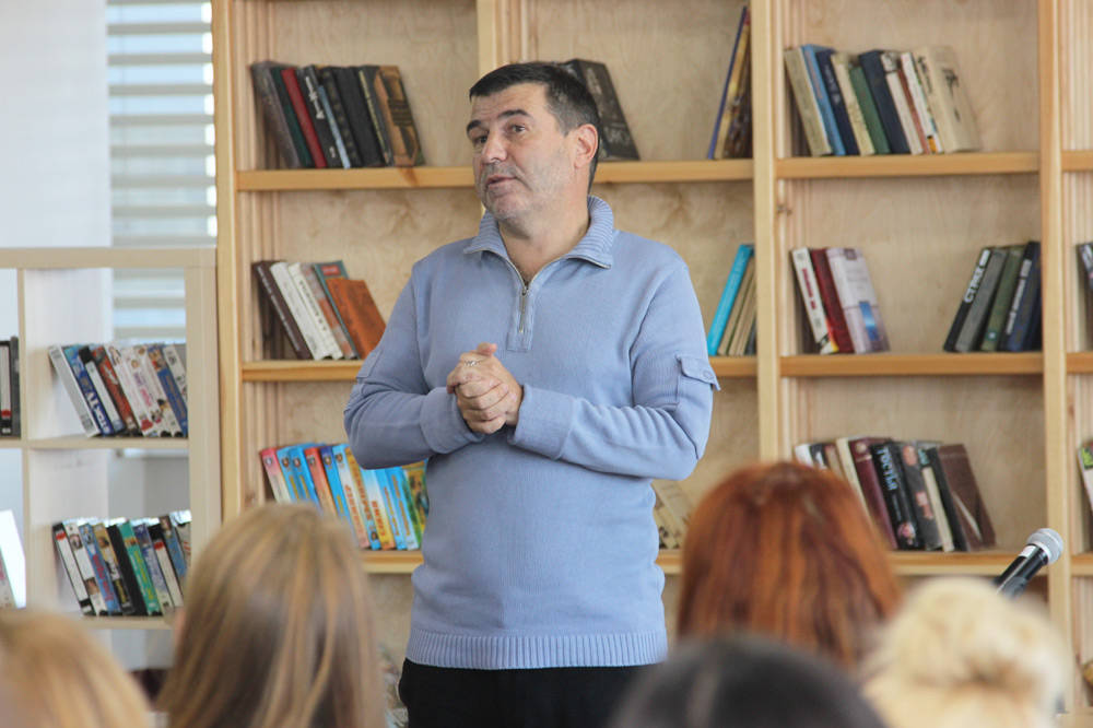 Евгений Гришковец в ДВФУ