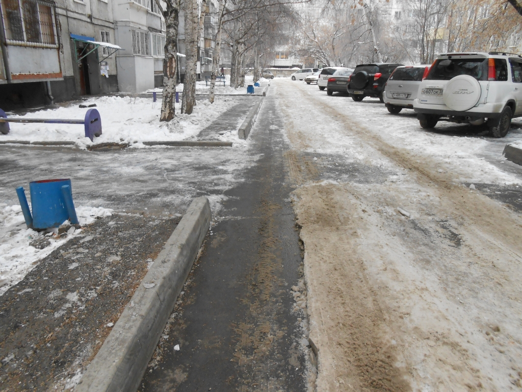 Качество уборки во дворе по улице Байкальская, 235