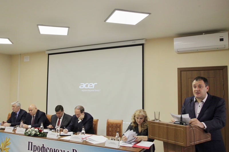 Выступает Артём Акименко