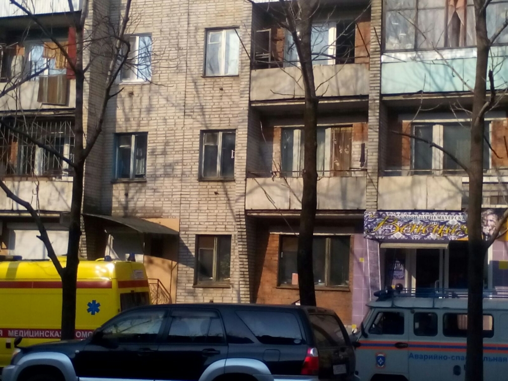 Пожилая женщина выпала с балкона в Биробиджане